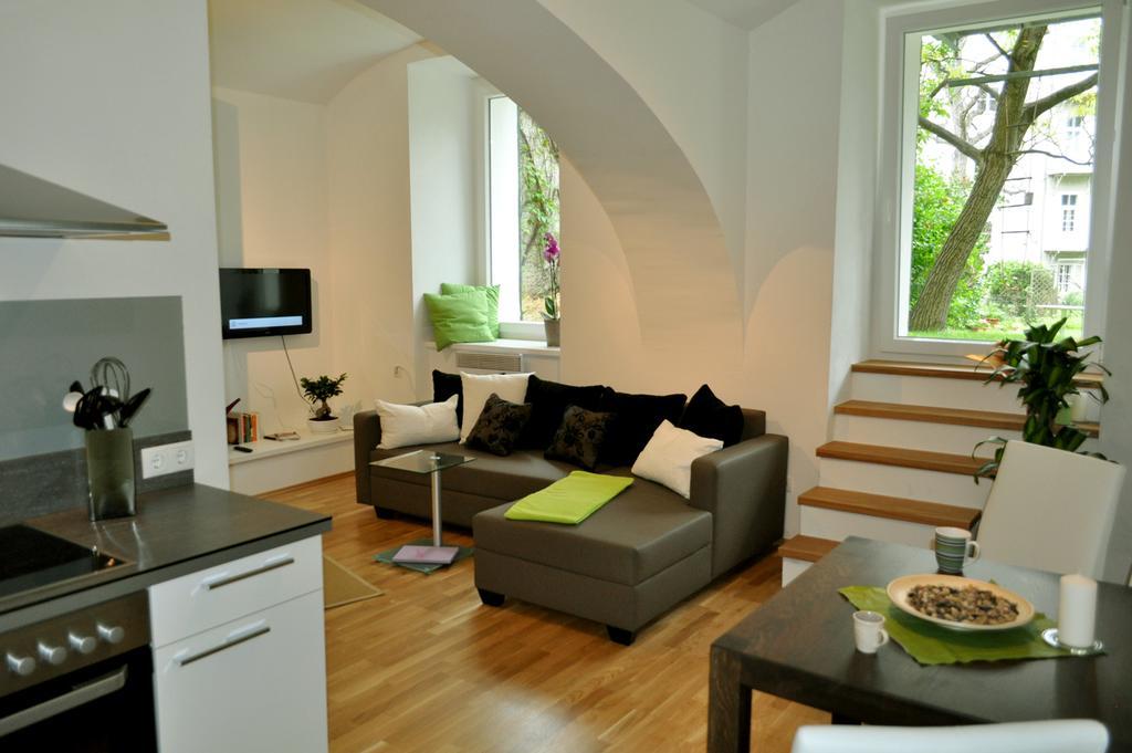 Ferienwohnung Im Univiertel Mit Garten Graz Exterior foto